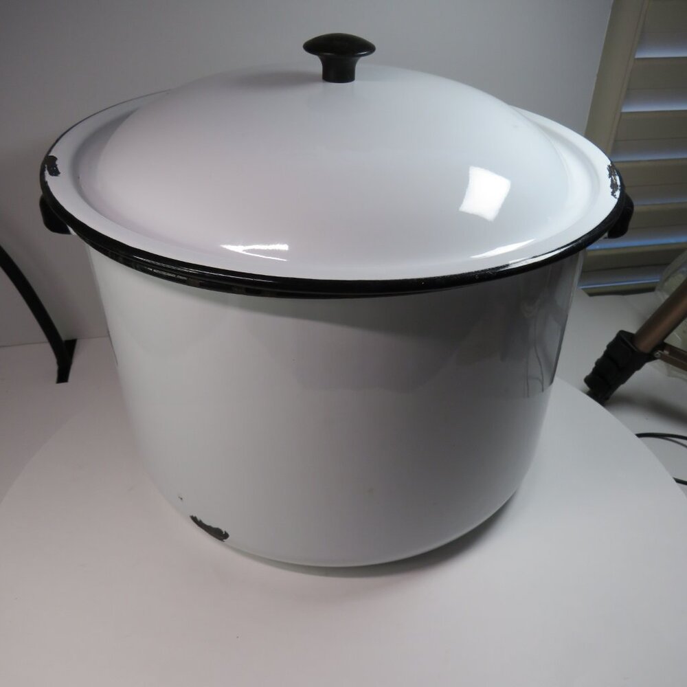 Vintage Enamelware Black/White chippy Stockpot With Side Handles & Lid 8 Quart
